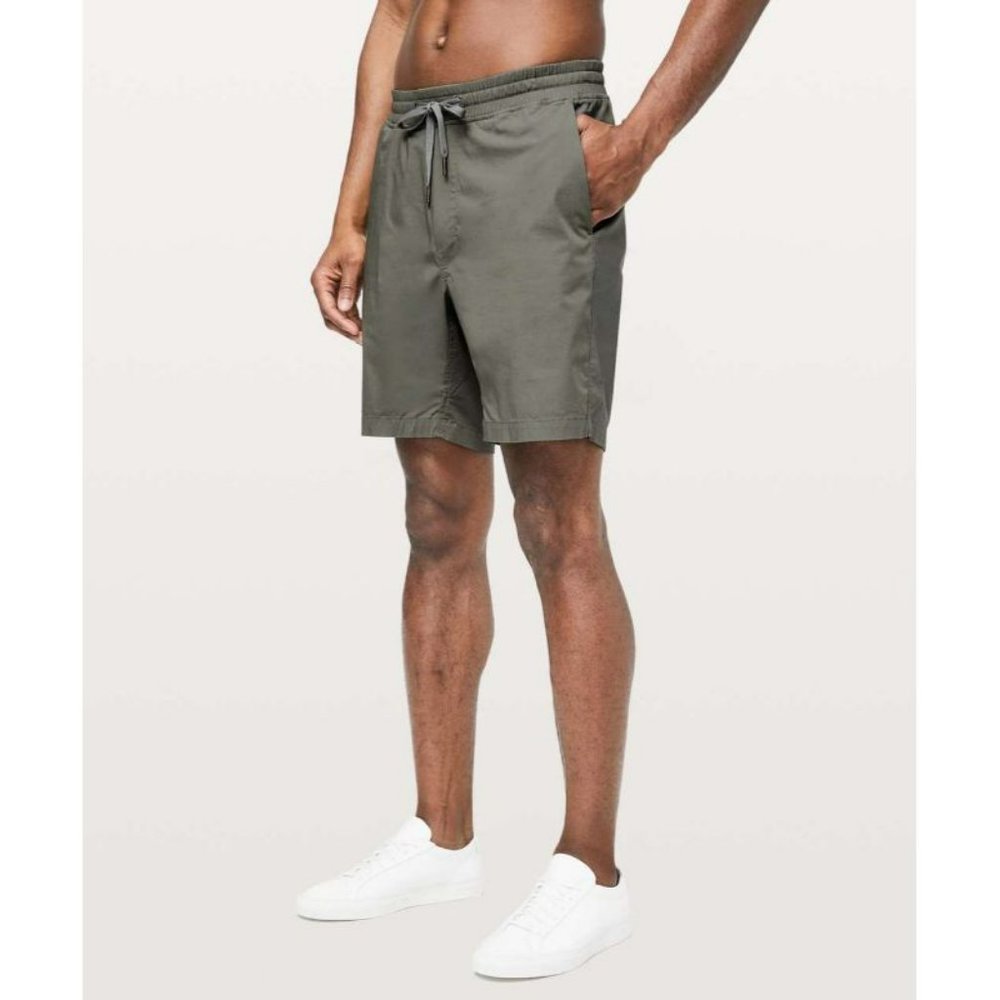 Lululemon Mens Size Large 8" Bowline Short Elastic Waist Drawstring Stretch